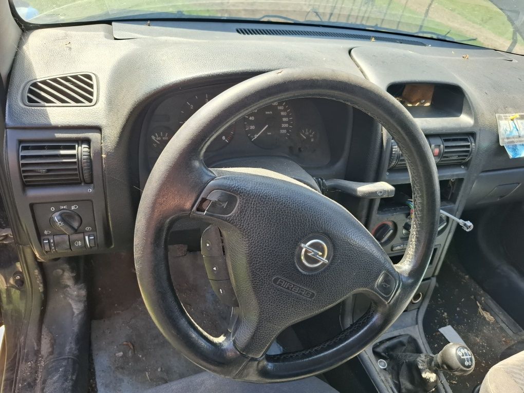 Dezmembrez  Opel Astra G 2001