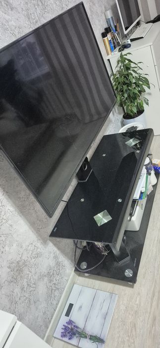 Смарт Телевизор с тумбой