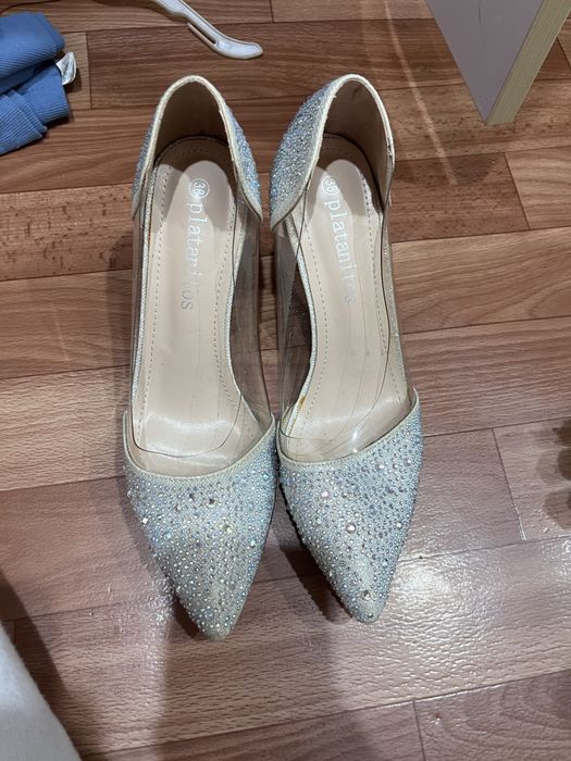 Срочно продам женскую обувь