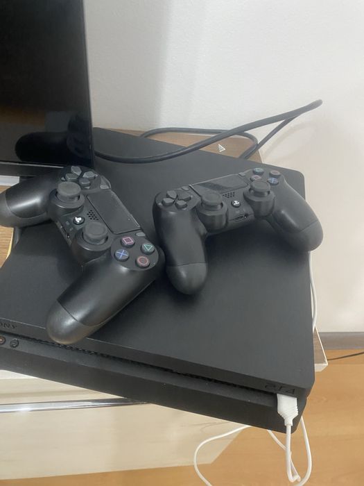Playstation 4 slim (512 GB)