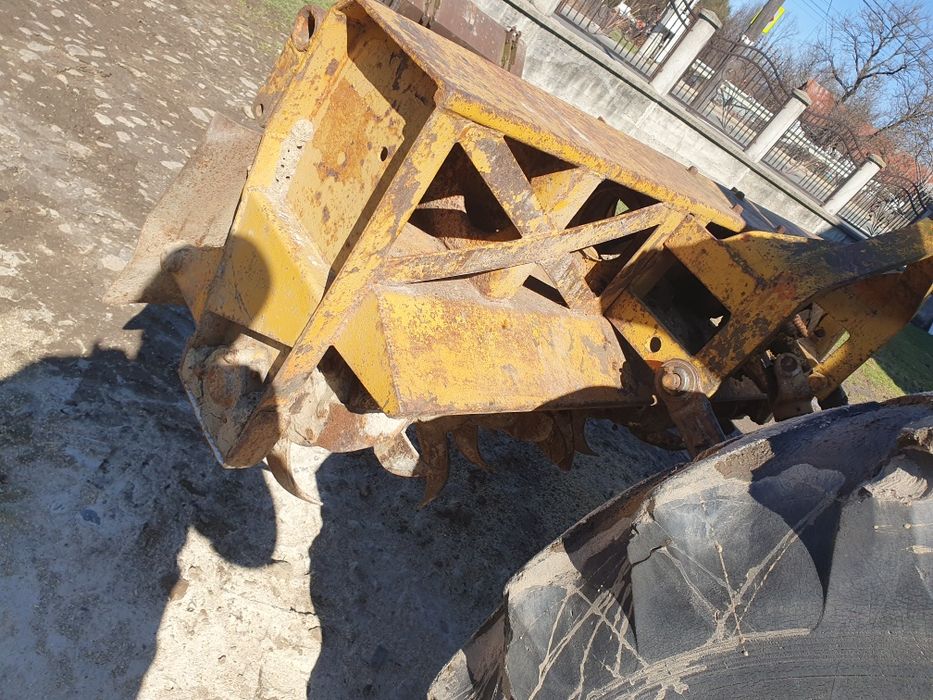 Freza pământ tractor