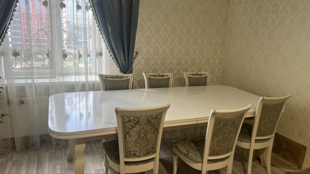 Стол со стулями в хор