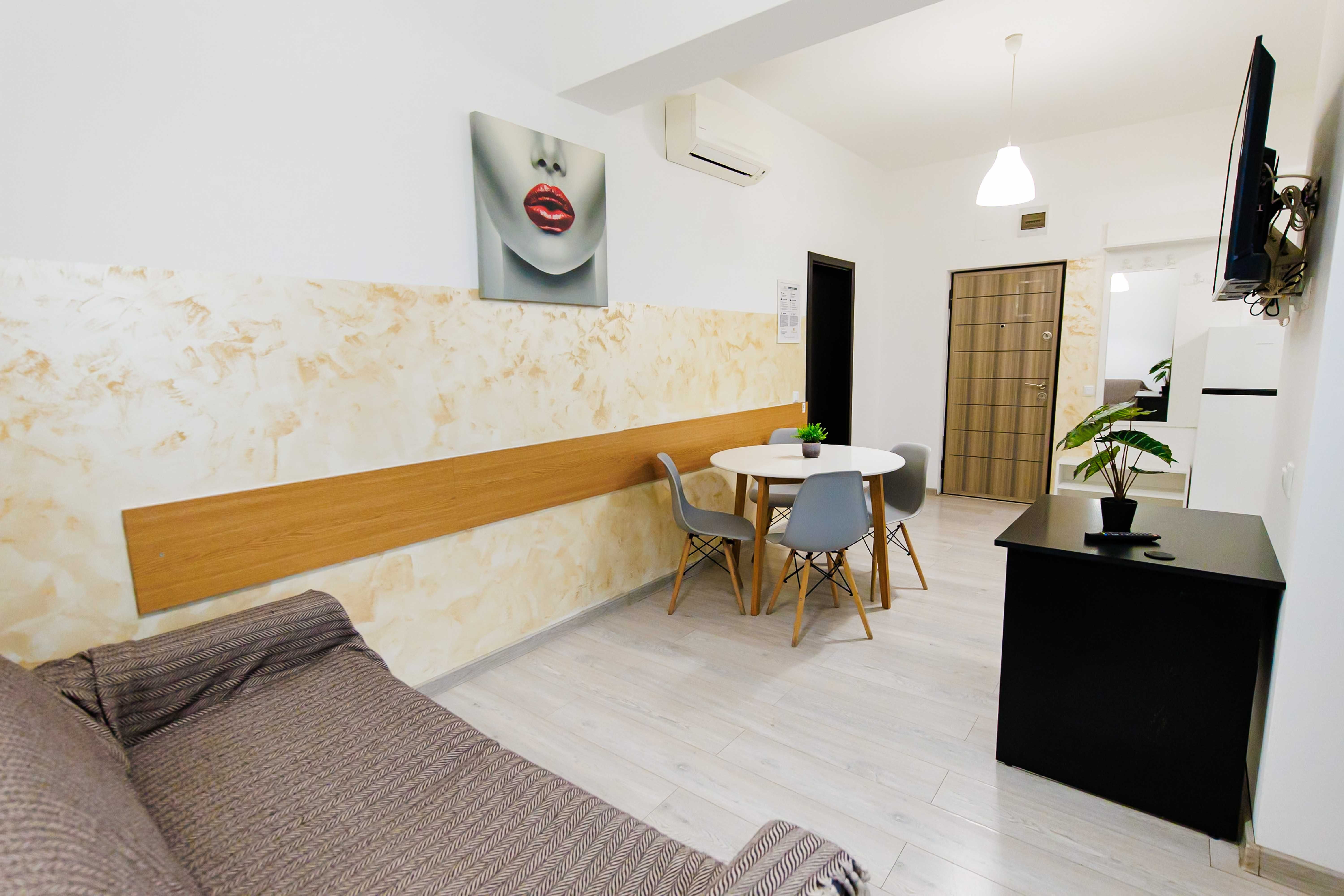 IS GLAM Apartments - Cazare Regim Hotelier Ap 1-2-3 cam Palas Newton