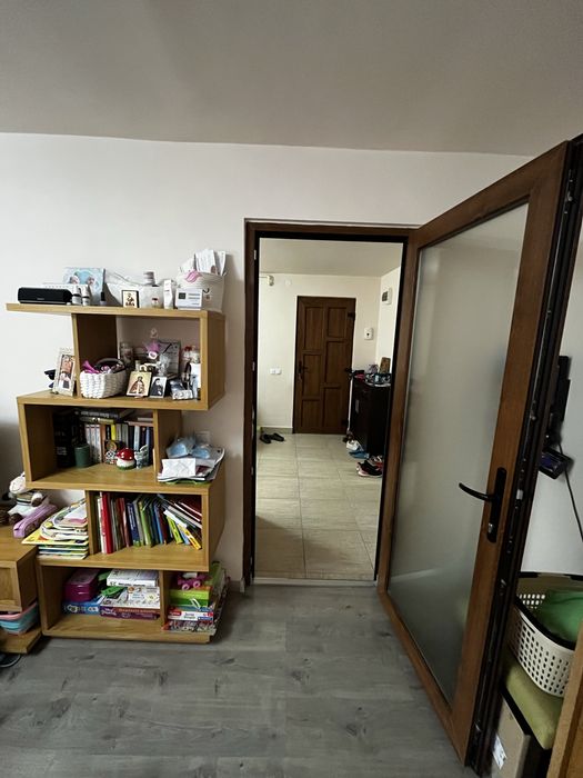 Apartament 3 camere de vanzare.