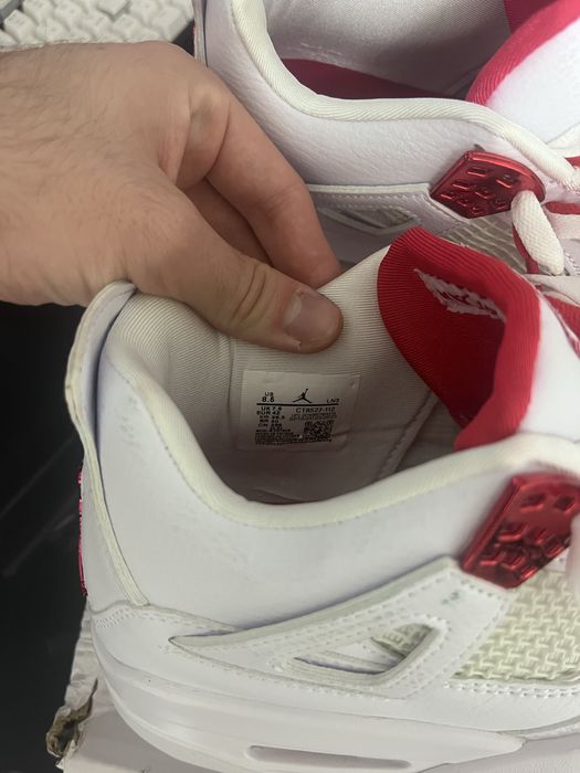 Jordan 4 metallic red