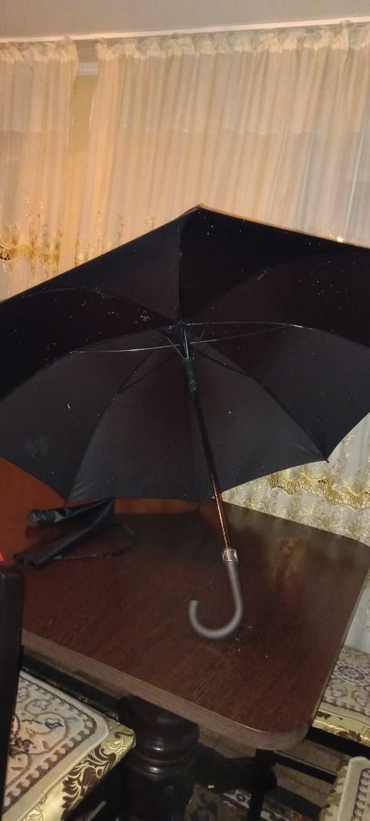 Новый красивый зонт.