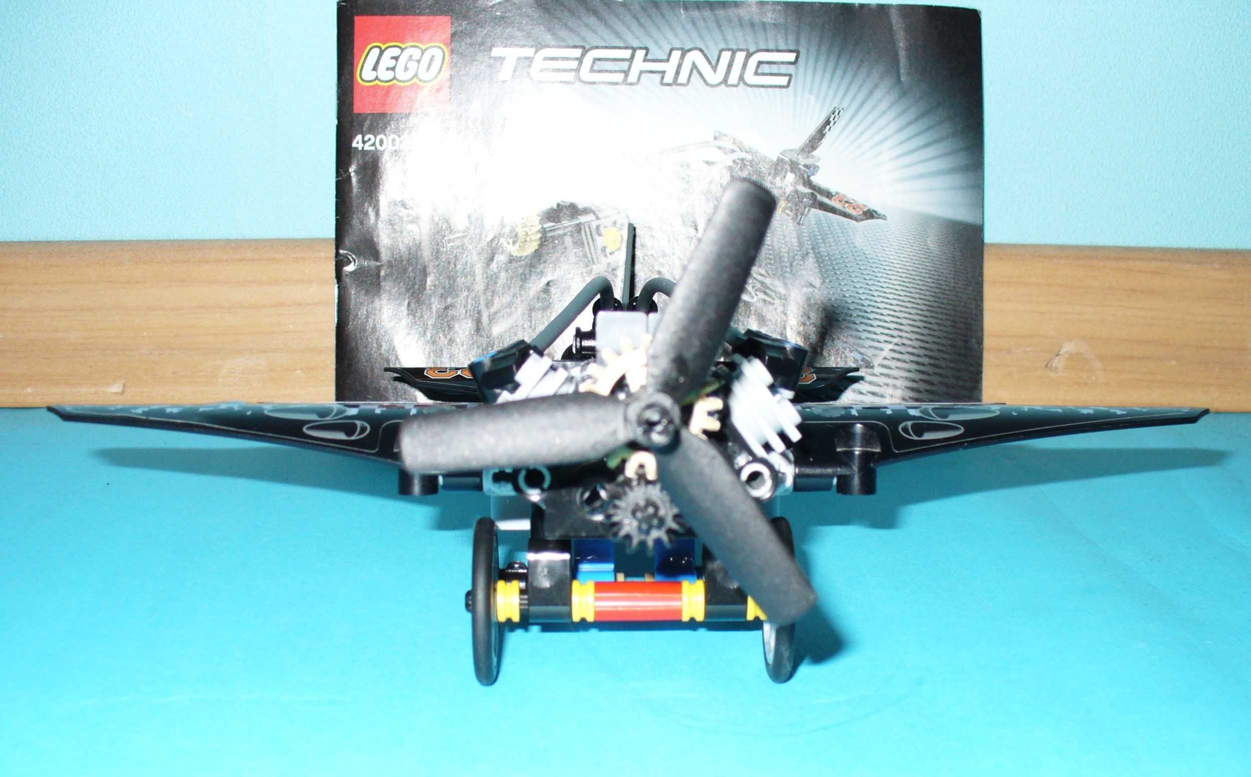 LEGO Technic 42002 Модел 2 в 1 Лодка на въздушна възглавница и самолет