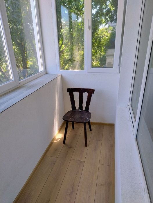 Продавам тристаен апартамент Младост