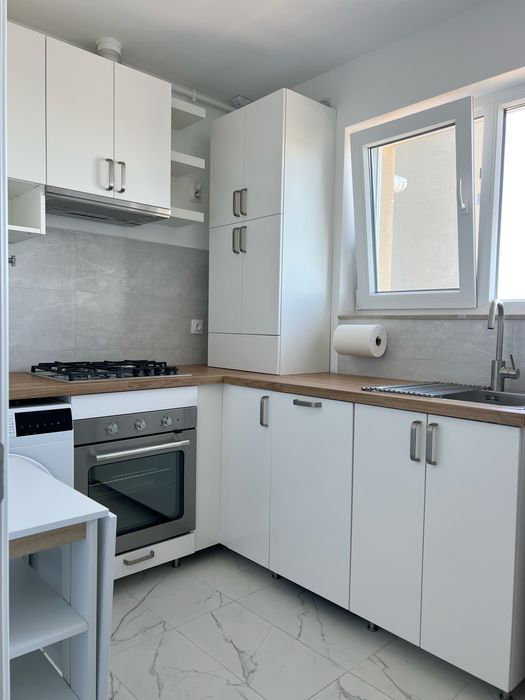 Garsonieră nouă de închiriat + loc parcare, Complex Cosmopolis