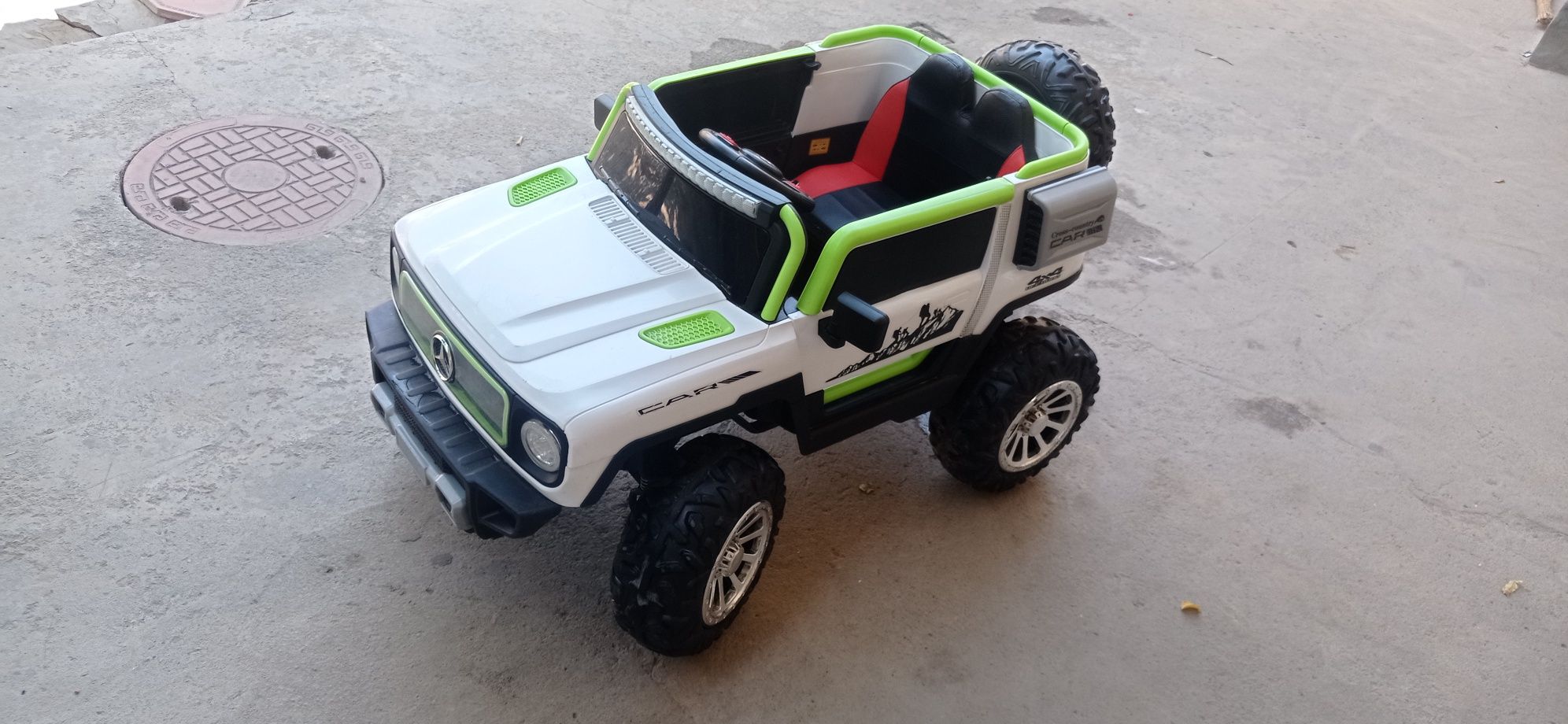 Yosh bolalarga elektr moshina mers