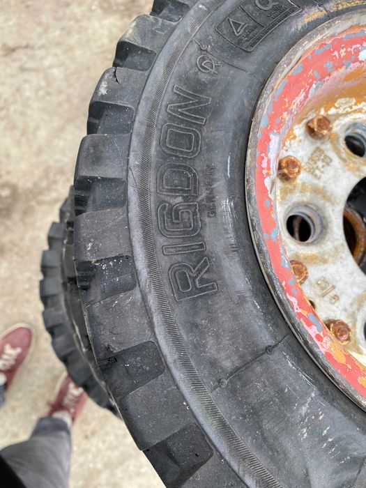 cauciucuri pline 400 R8