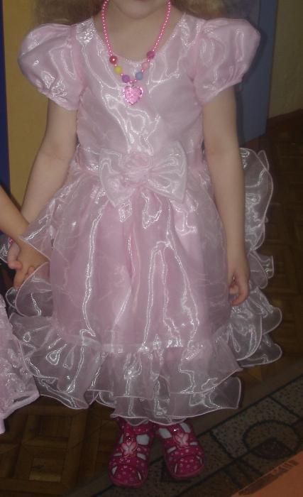 Платье розовое на 4 годика