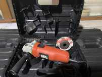 Болгарки BLACK & DECKER KG 915.