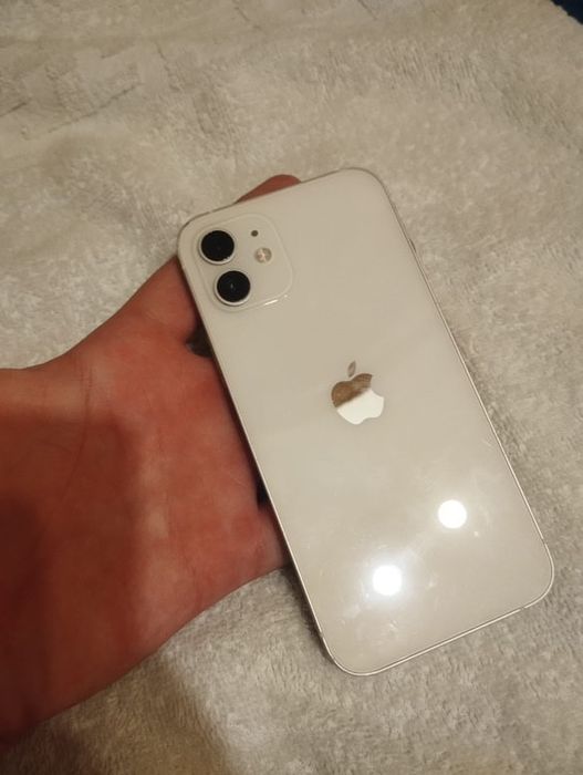 Vând iphone 12 simplu