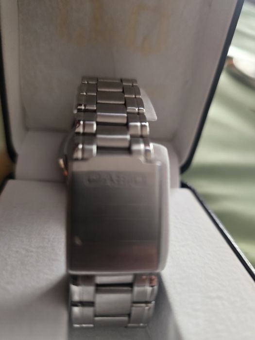Casio чисто нов часовник