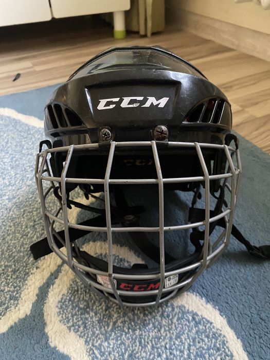 Продам шлем хоккейный