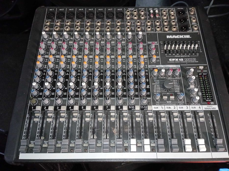 Mackie CFX12 Mixer (8 mic / 2 stereo 1/4 inputs w/effects)
