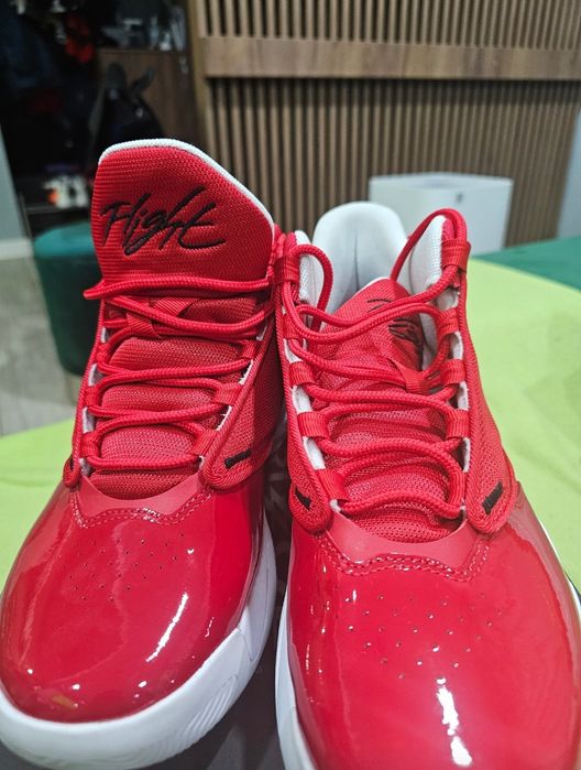 Jordan max aura 4 university red 42