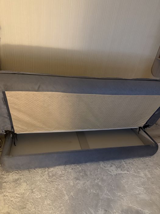 Продам угловой диван с пуфом и софой