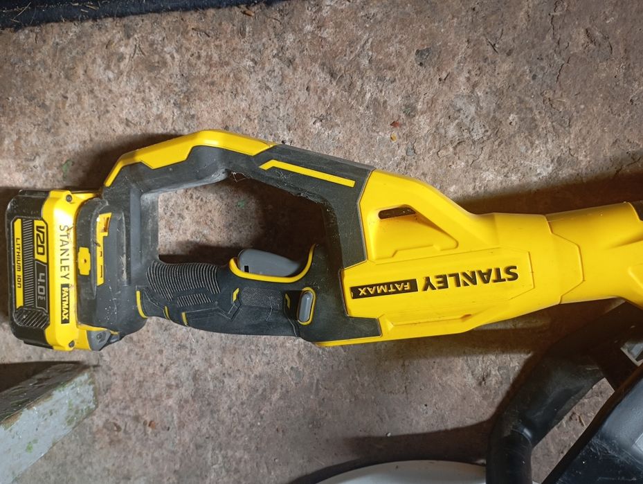 Vnd motocoasă pe baterie