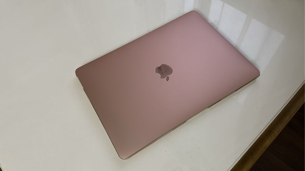 macbook розового цвета