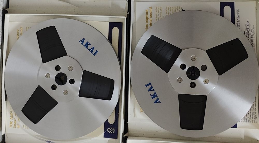 2 benzi TDK 18' pe role Akai