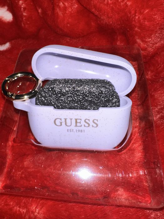 Калъф Guess Silicone Glitter за Apple AirPods Pro