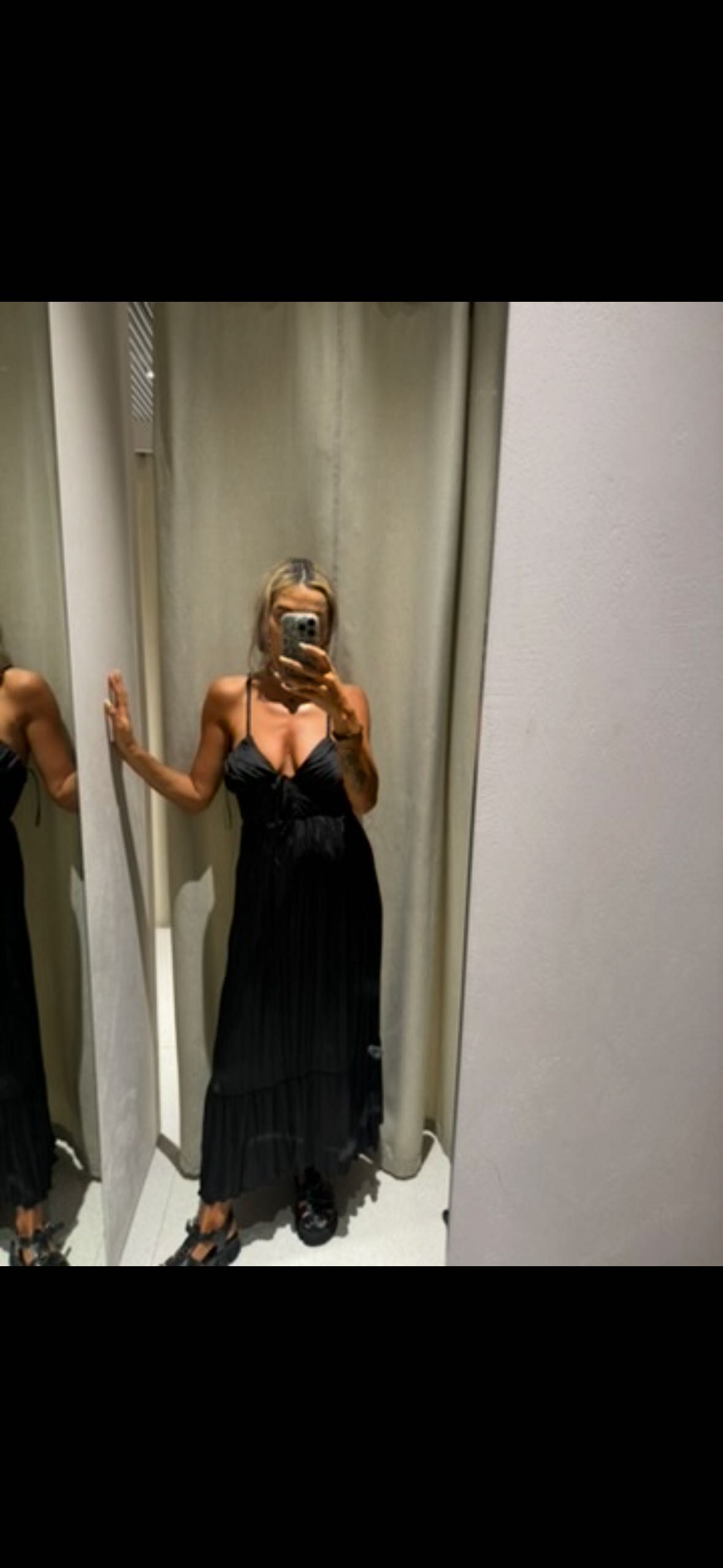 Черна рокля на Zara