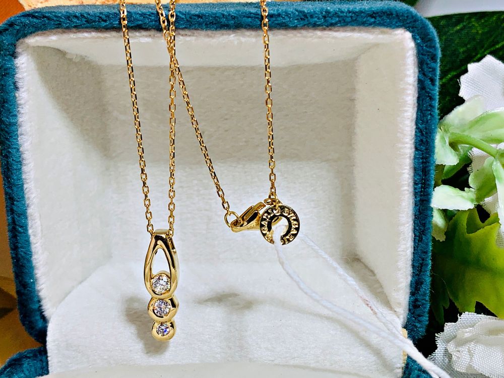 золотая  подвеска – кулон с бриллиантами и цепочкой модели BVLGARI