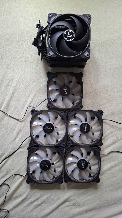 Arctic Freezer 34 eSports DUO + 5x AeroCool Cosmo 12 RGB вентилатори