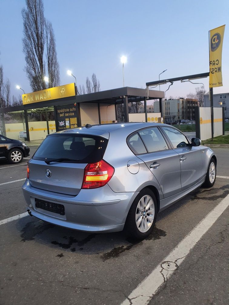 BMW Seria 1 Facelift 2009 luna 12