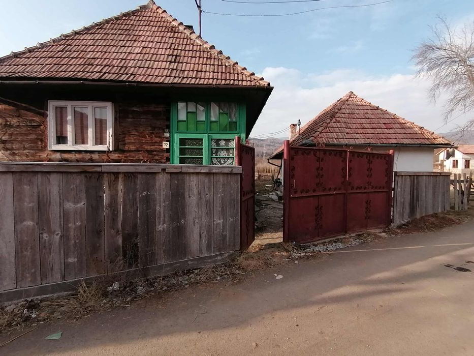 Casa de vanzare si teren 30 arii in Lupsa, jud Alba