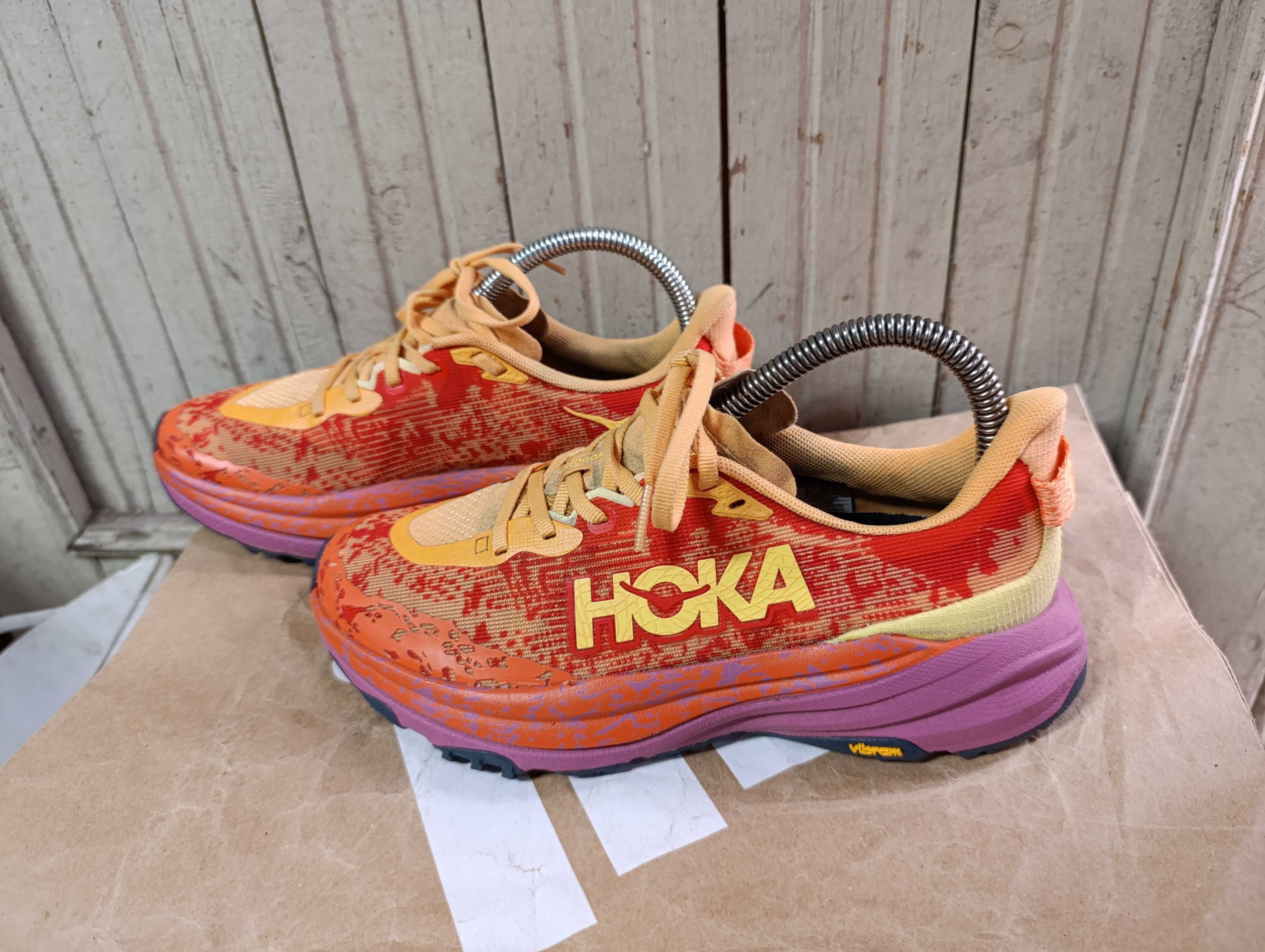 ''Hoka One One W Speedgoat 6''оригинални маратонки 38.5 номер