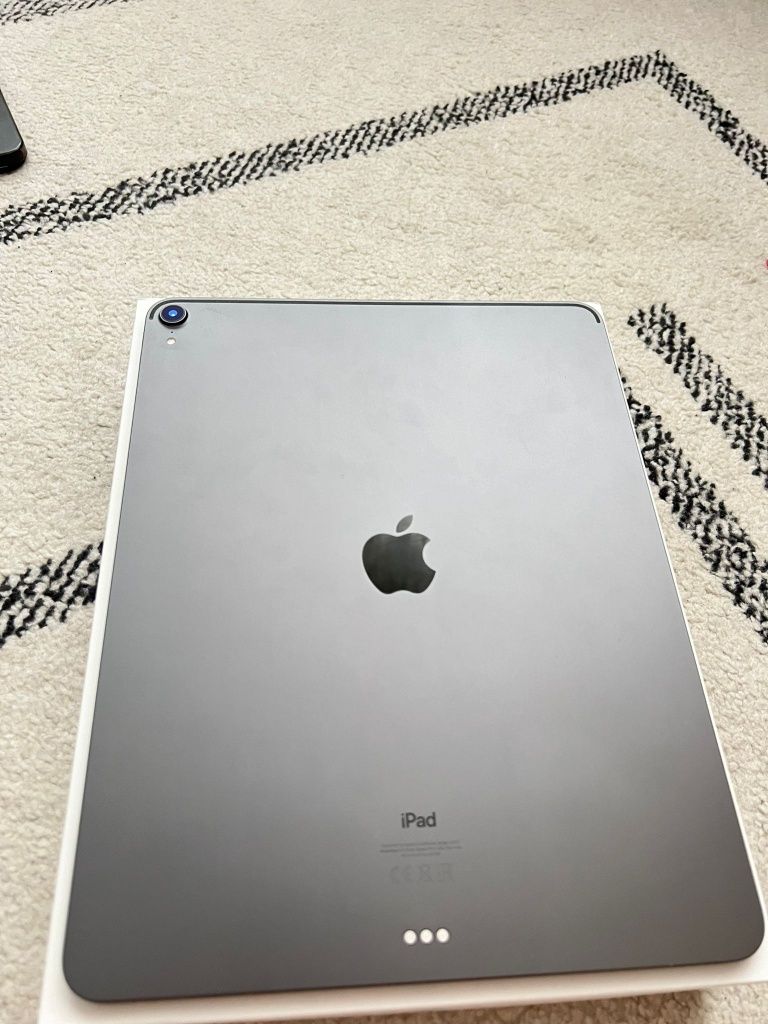 Ipad Pro 12.9 inch 3rd (model 2018) 64gb + tastatura