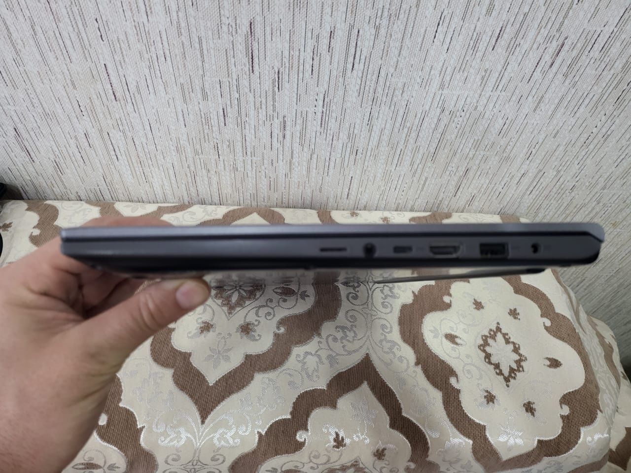 Продам  четырёх ядерный современный ноутбук Asus