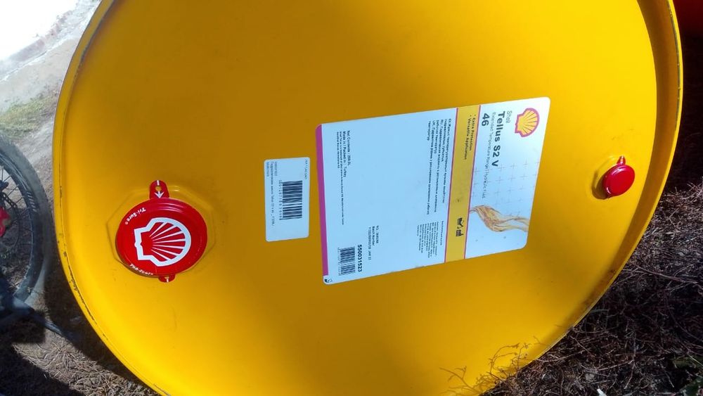 Продам гидравлическое масло shell telius t32  в количестве 3 бочек,