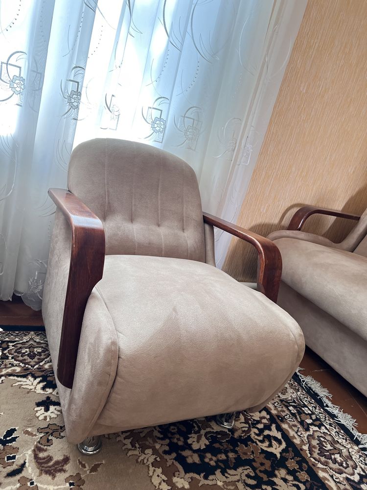Продается комплект диван и 2 кресла