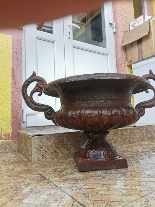 Amfora de gradina din fonta vintage