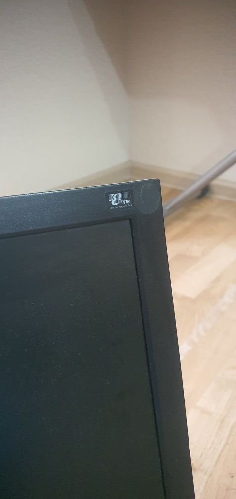 Монитор LG  настольный