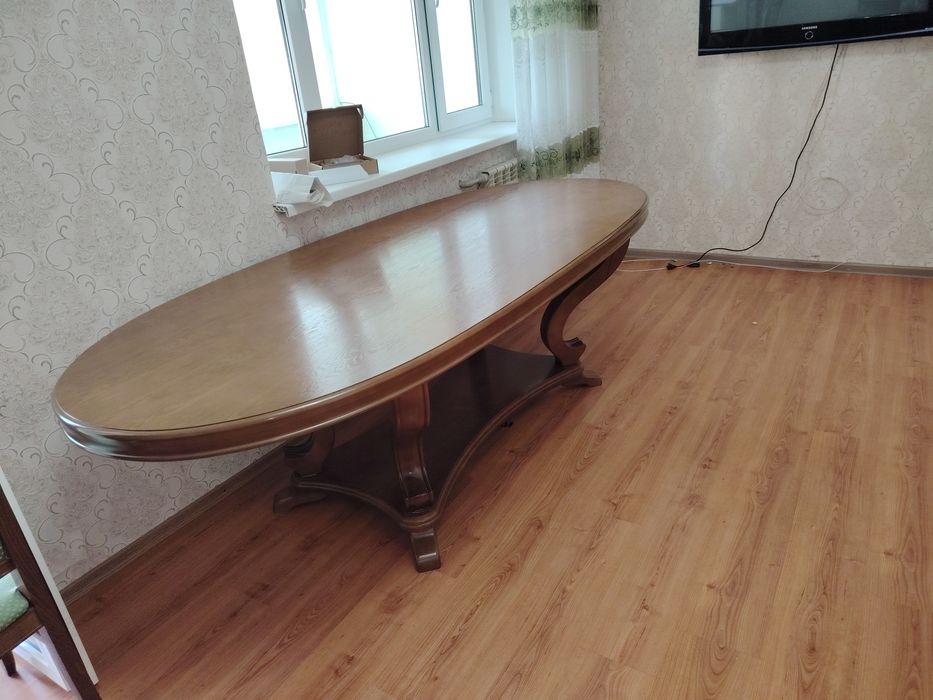 Стол для гостиной