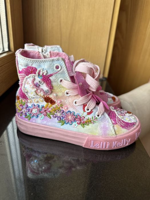 Продам хорошие детские веши