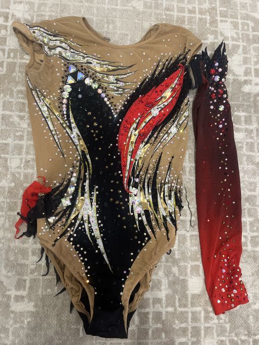 Продаю купальник для художественной гимнастике