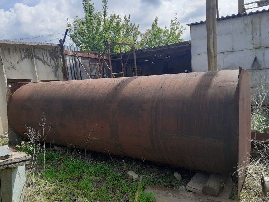 Продам ёмкость толсостенную .диаметр 140см. Длинна 465см. Цена 700000т