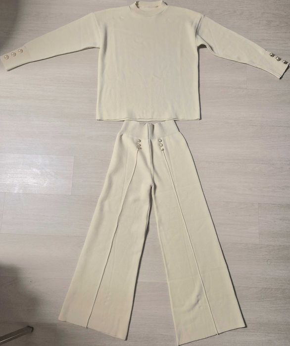 Compleu  dama casual tricotat . Marime universală.