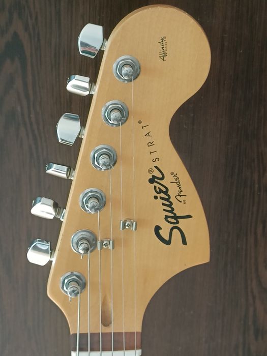 Chit.Squier by Fender