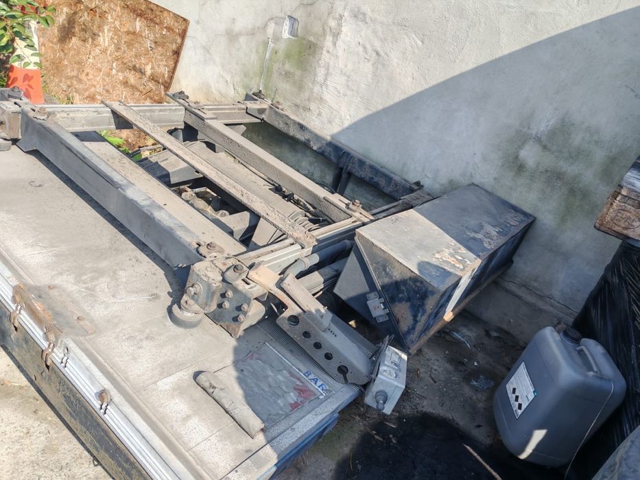 Lift hidraulic semiremorca