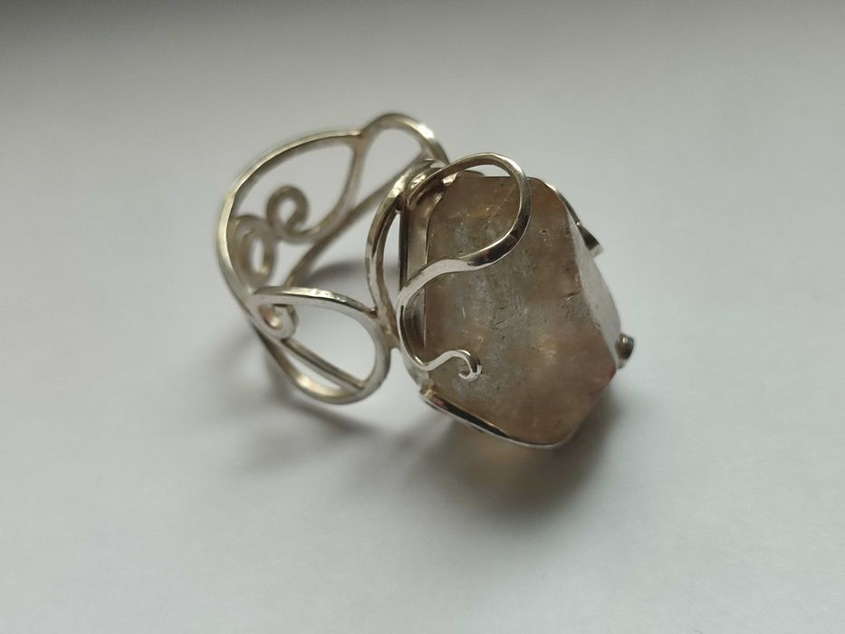 Эксклюзивное кольцо с камнем РУТИЛОВЫЙ КВАРЦ