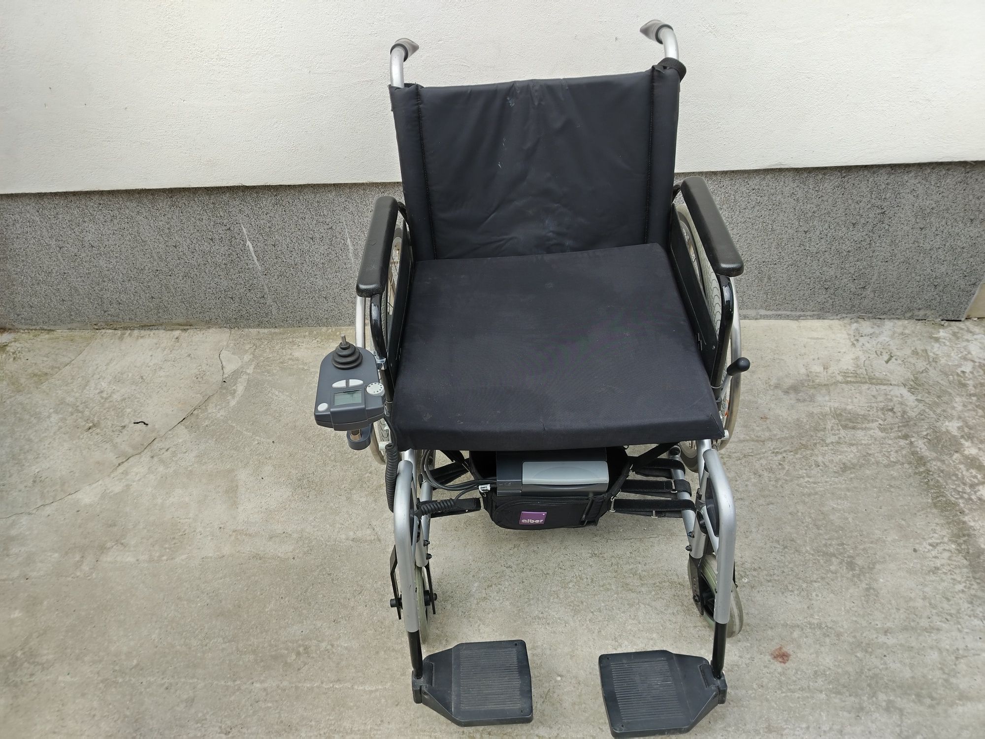Cărucior scaun electric pliabil pentru persoane cu dizabilități
