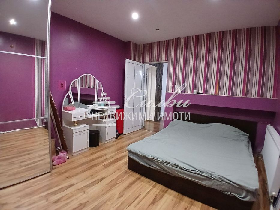 Етаж от ТУХЛЕНА къща с двор - кв. Център!