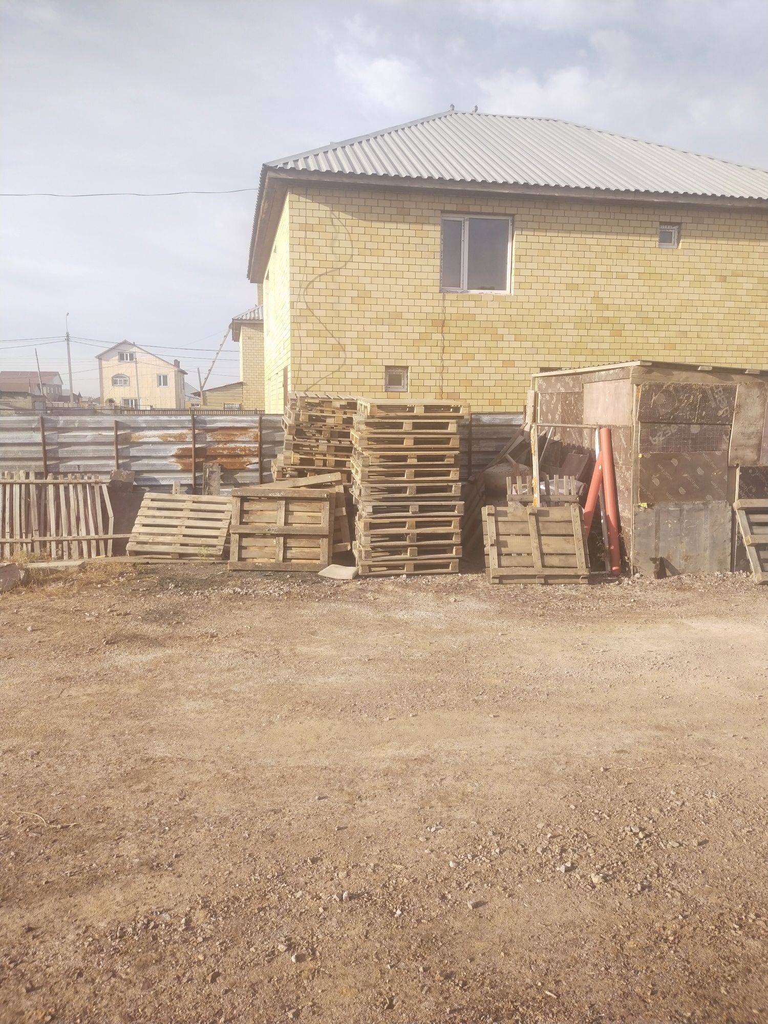 Продам поддоны  б/у